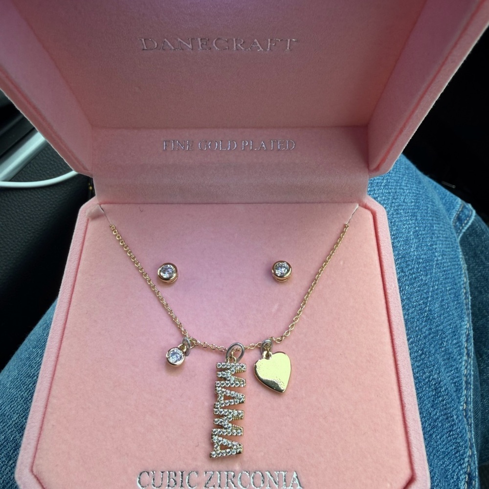 Craft Gold Heart and 'Mama' Necklace Set